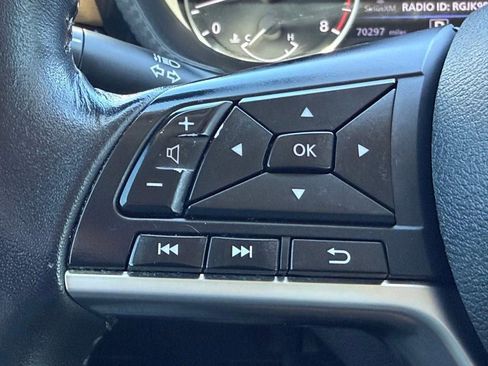 Used 2020 Nissan Sentra SV w/ SV Premium Package image 18