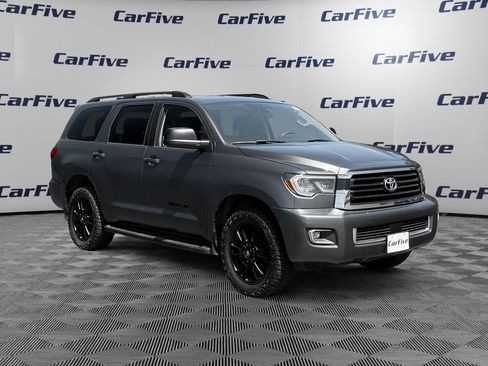 Used 2018 Toyota Sequoia TRD Sport AWD/4WD image 8