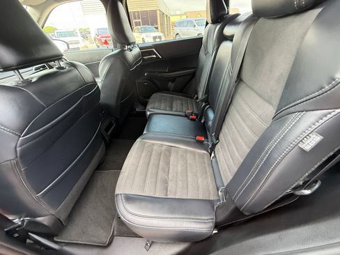 Used 2025 Mitsubishi Outlander SE FWD image 18