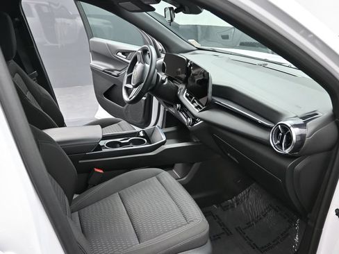 Used 2025 Chevrolet Equinox LT AWD/4WD image 13