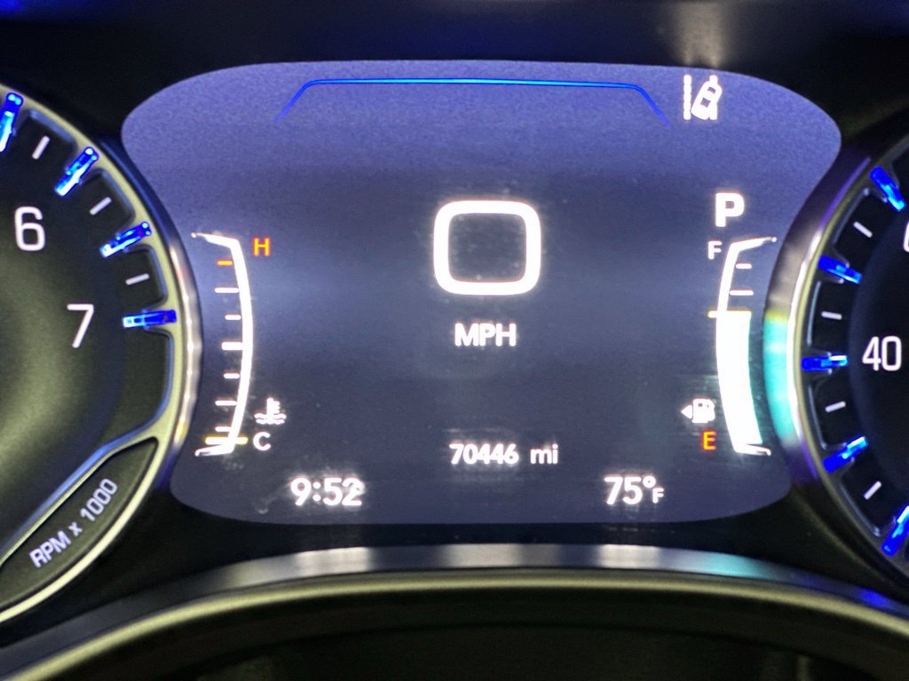 Used 2024 Chrysler Pacifica Touring-L FWD image 6
