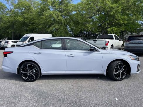 Used 2024 Nissan Altima 2.5 SR w/ SR Premium Package AWD/4WD image 2