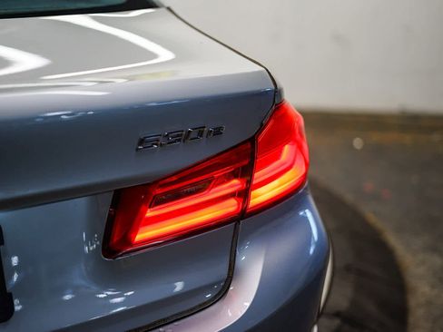 Used 2019 BMW 530e w/ Premium Package image 9