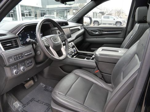 Used 2022 GMC Yukon Denali w/ Denali Premium Package AWD/4WD image 33
