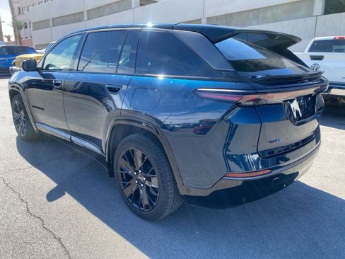 Used 2024 Jeep Wagoneer Launch Edition image 9