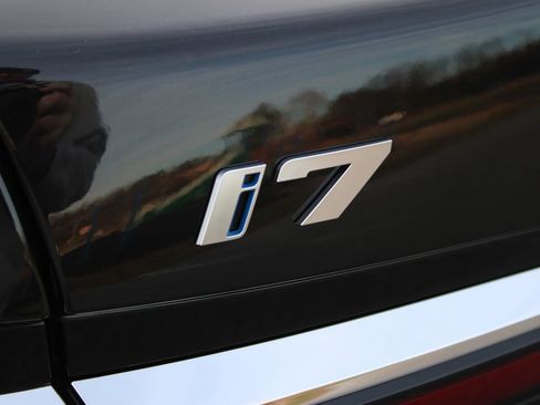 Used 2024 BMW i7 xDrive60 image 52