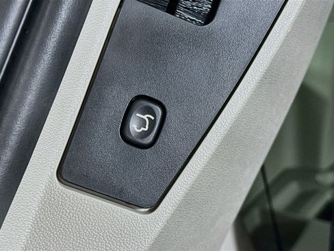 Used 2019 Dodge Grand Caravan SXT FWD image 29