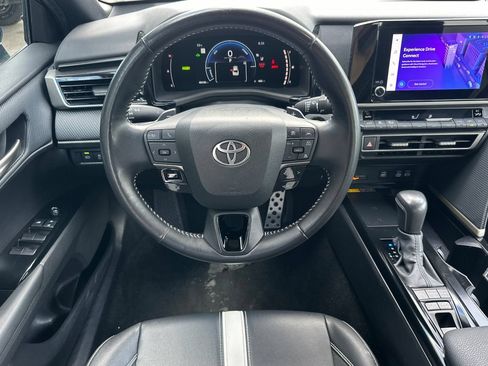 Used 2025 Toyota Camry SE FWD image 16