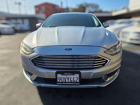 Used 2018 Ford Fusion SE w/ Equipment Group 201A FWD image 12