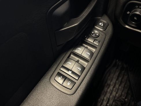 Used 2024 RAM 2500 Tradesman w/ Chrome Appearance Group image 28