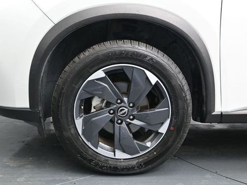 Used 2025 Nissan Rogue SV AWD/4WD image 19