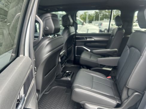 New 2026 Jeep Grand Wagoneer 4WD image 10