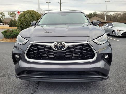 Certified 2025 Toyota Highlander XLE image 2