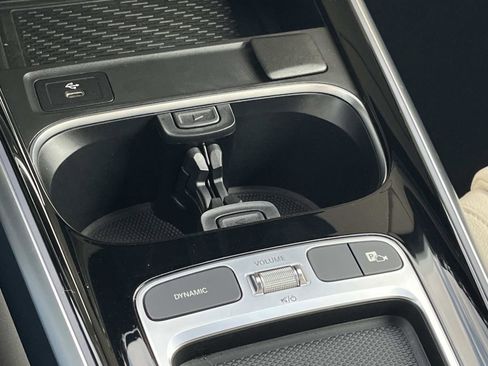 Certified 2025 Mercedes-Benz GLB 250 image 30