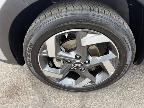 Used 2026 Hyundai Venue SEL FWD image 29