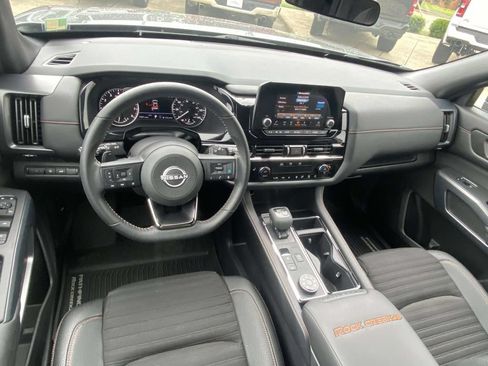 Used 2025 Nissan Pathfinder Rock Creek AWD/4WD image 15