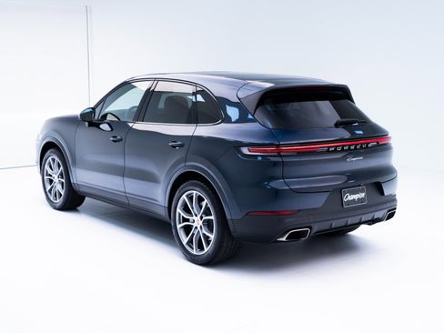 Certified 2025 Porsche Cayenne image 3