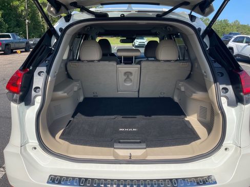 Used 2018 Nissan Rogue SL w/ Premium Package FWD image 16