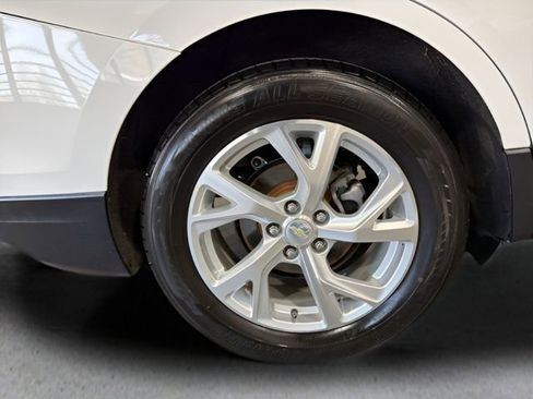 Used 2018 Chevrolet Equinox Premier image 38