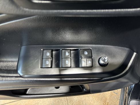 Used 2019 Toyota Highlander SE FWD image 13
