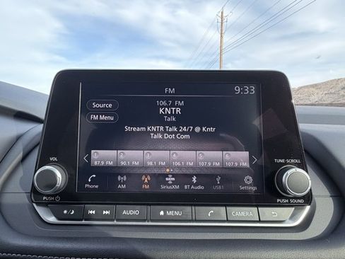 Certified 2025 Nissan Rogue SV image 14