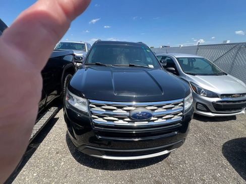 Used 2018 Ford Explorer XLT w/ Equipment Group 202A AWD/4WD image 24