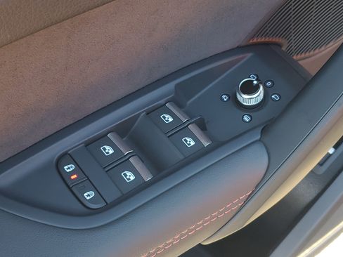 Used 2024 Audi SQ5 Prestige image 17