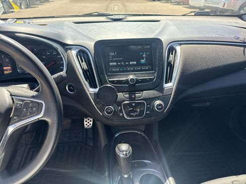 Used 2016 Chevrolet Malibu LT image 10
