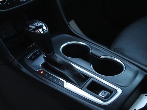 Used 2018 Chevrolet Equinox Premier image 26