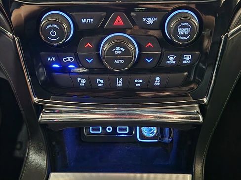 Used 2021 Jeep Grand Cherokee SRT image 39