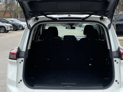 Used 2024 Nissan Rogue S image 25