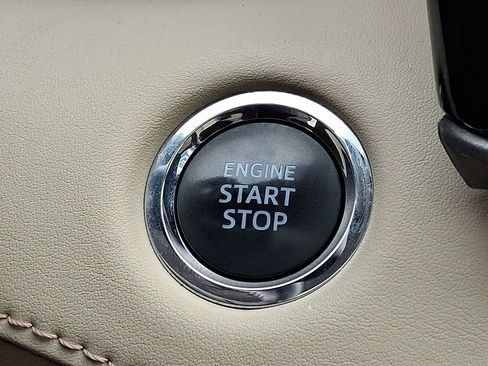 Used 2022 Toyota Highlander XLE image 25