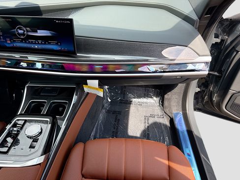 New 2026 BMW 750e xDrive AWD/4WD image 18