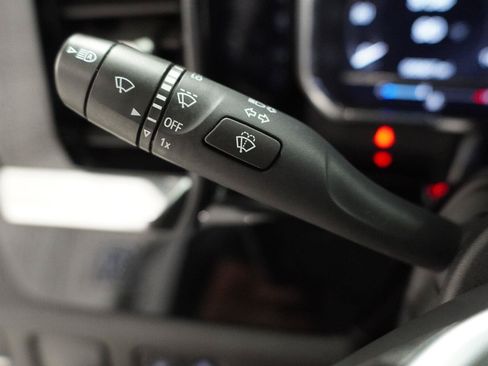 Used 2025 GMC Sierra 1500 SLT RWD image 9