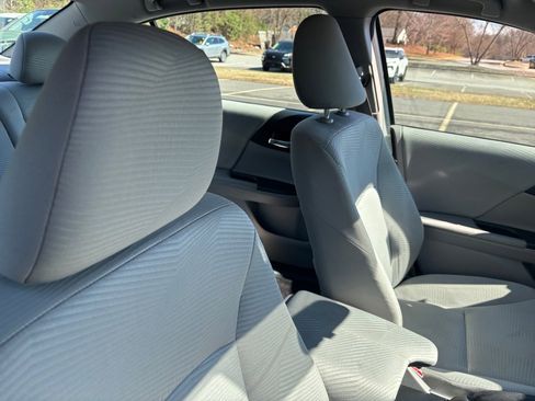 Used 2015 Honda Accord LX image 28