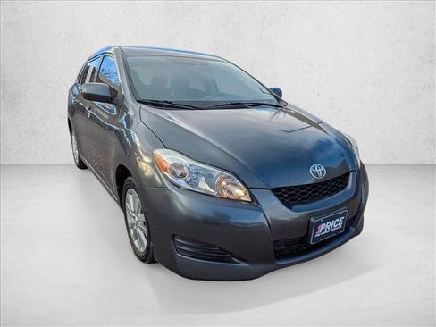 Used 2010 Toyota Matrix image 3