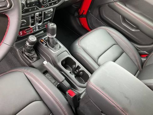 Used 2024 Jeep Wrangler Unlimited Rubicon w/ Technology Group AWD/4WD image 16