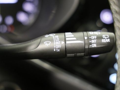 Used 2022 Buick Envision Avenir w/ Technology Package II image 22