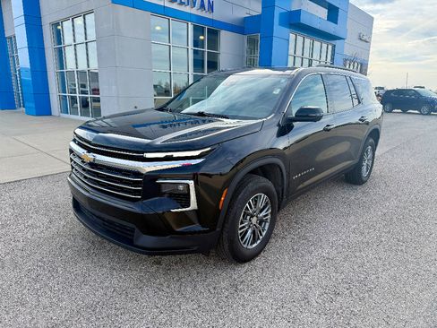 Used 2025 Chevrolet Traverse LT w/ Driver Confidence Package image 8