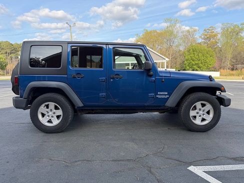 Used 2010 Jeep Wrangler Unlimited Sport image 9
