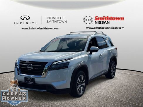 Used 2025 Nissan Pathfinder SL AWD/4WD image 3