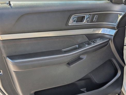 Used 2018 Ford Explorer XLT w/ Equipment Group 202A image 16