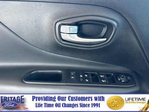 Used 2018 Jeep Renegade Altitude image 11