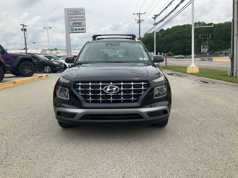 Used 2022 Hyundai Venue SEL FWD image 2