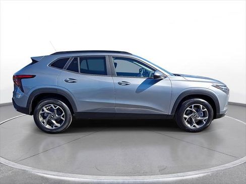 Used 2026 Chevrolet Trax LT w/ Driver Confidence Package image 9
