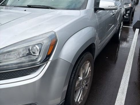 Used 2017 GMC Acadia Limited SLT FWD image 2