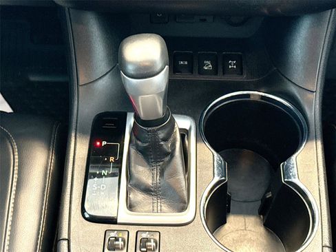 Used 2019 Toyota Highlander XLE image 21