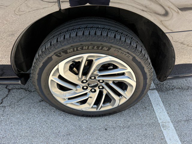 Used 2025 Lincoln Navigator Reserve AWD/4WD image 17
