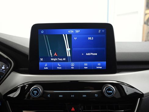 Used 2020 Ford Escape SE image 10