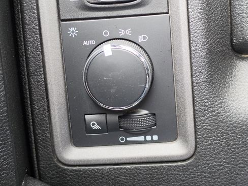 Used 2023 RAM 1500 4x4 Crew Cab Classic image 13